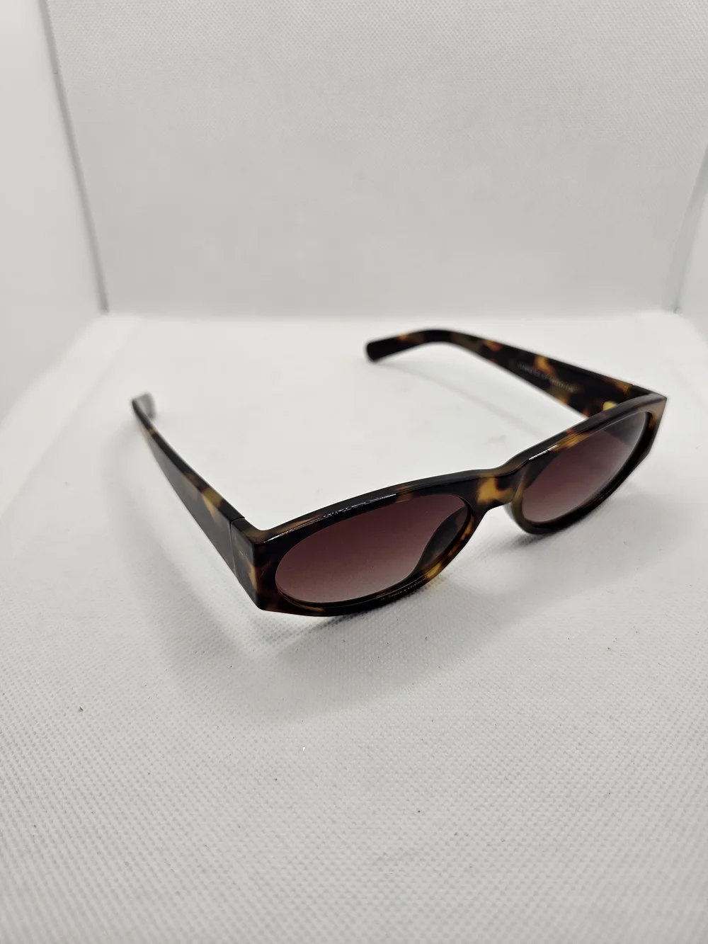 Tortoiseshell Cat-Eye Sunglasses with Brown Gradient Lenses